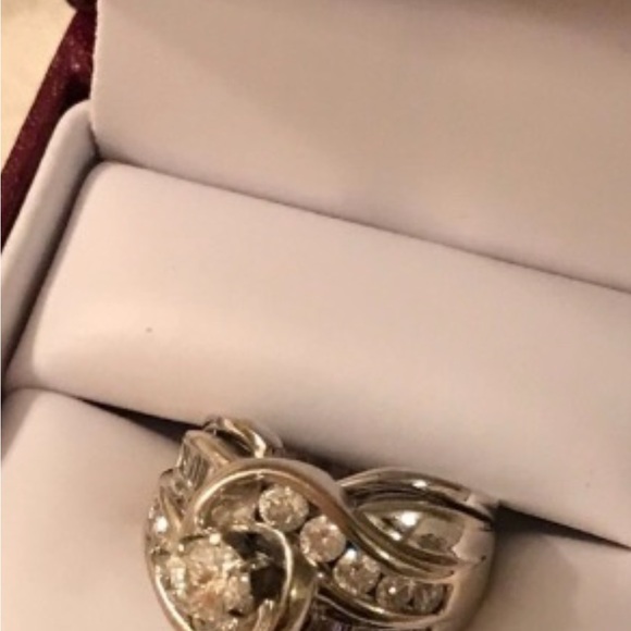 Lots of gold in this 14K Diamond Ring, size 5, from Helzberg Diamonds - Picture 8 of 8